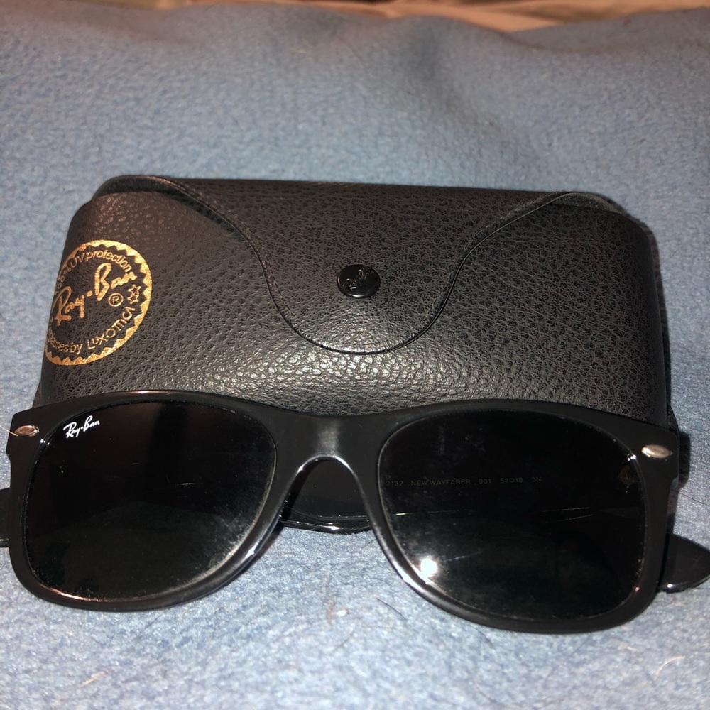 Authentic Ray Ban sunglasses with case. - Picture 4 of 5